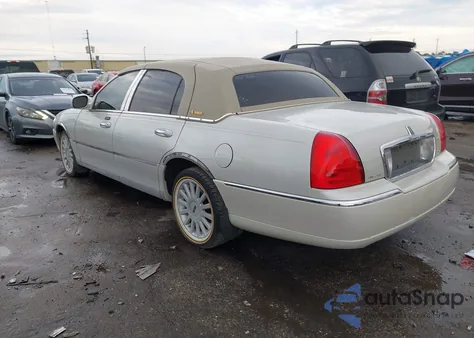 2006 Lincoln Town Car Signature z USA, uszkodzony, nr VIN 1LNHM81W06Y650560